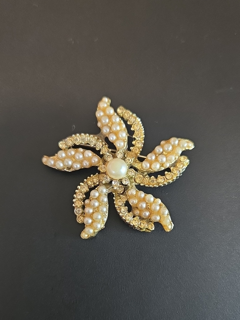 Gold Tone Pearl Flower Brooch